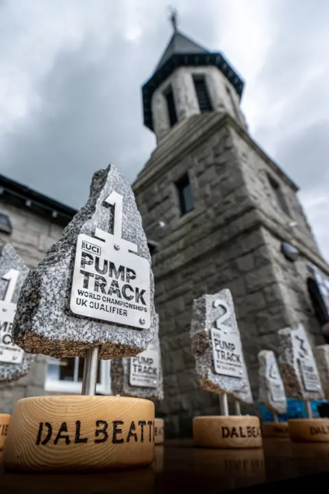 Kaptur Photographie Trophies from the Dalbeattie pump track race in front of the granite building
