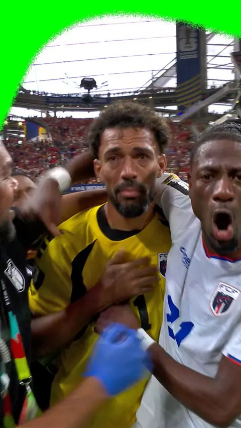 Goalkeeper Vozinha in tears as Cape Verde celebrate