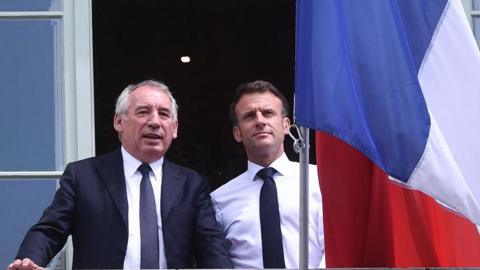 Macron nomeia o centrista Bayrou como primeiro-ministro francês em uma tentativa de acabar com a ins