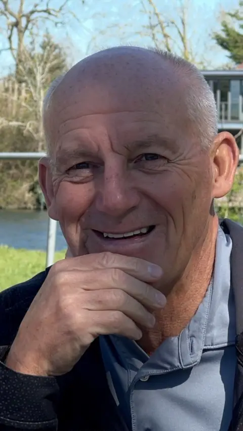 Steve Coppell speaking to Tim Dellor