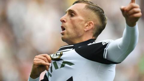 Three years on, Deulofeu is st