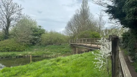 A view of the bridge from the footpath approach from Mill Lane