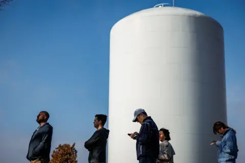 SAMUEL CORUM/AFP Voters line up at a polling station at Farmersville Elementary School in Easton, Pennsylvania, on Election Day, 5 November 2024