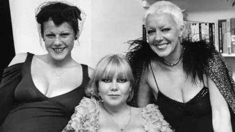 Getty Images A black and white photo of Molly with her daughters Sophie (left) and Sarah (middle) in 1976