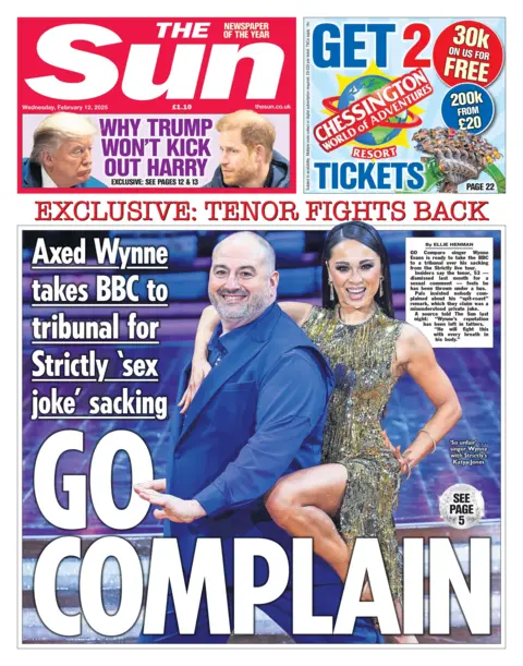 The Sun: Go Twist Twist di Wynne Evans Skandal Ketat sebagai Bintang 'Knifed' Set untuk Membawa BBC ke Pengadilan Over 'Sex Joke' yang pemecatan dari tur