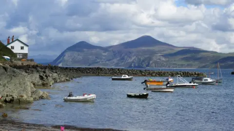 Emma Reardon Picture postcard view: Emma Reardon's picture of Yr Eifl, on the Llyn Peninsula