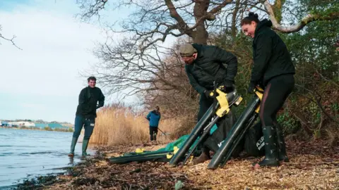 Nurdle.org People clearing shore