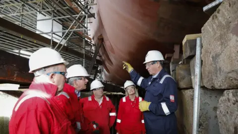 Andrew Cowan MSPs at shipyard