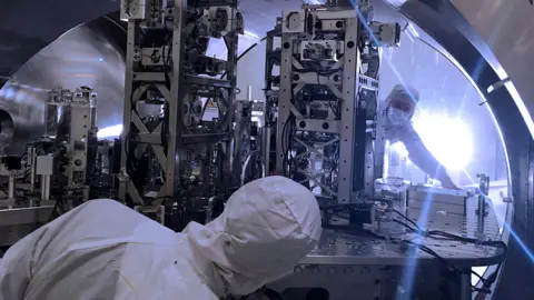 LIGO/Caltech/MIT/Jeff Kissel Inside the detector