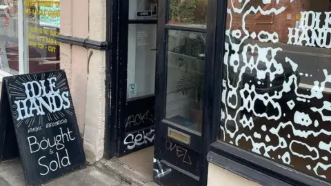 Idle Hands Idle Hands