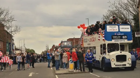 Steve Jollands Lincoln bus tour