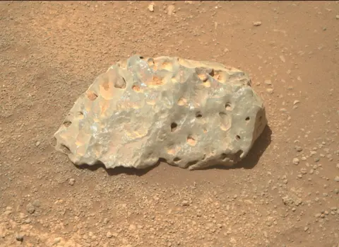 NASA/JPL-Caltech/ASU A rock photographed by Nasa's Mars Perseverance rover's right Mastcam-Z camera, on 28 March 2021