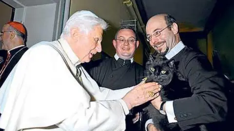 pope blessing cat