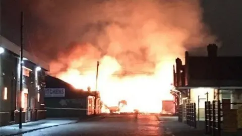 @malone_msm Nottingham Cattle Market fire off Meadow Lane, Nottingham