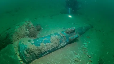 Cathy de Lara Two guns found at the site of the sunken Klein Hollandia
