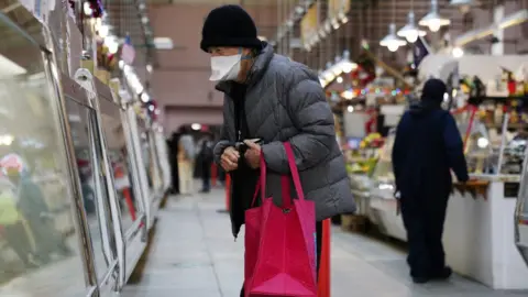 EPA Shoppers in Eastern Market, Washington DC, in Washington DC, USA, 10 December 2021. An inflation report released 10 December by the US Labour Department shows inflation rose at its highest rate in 40 years.