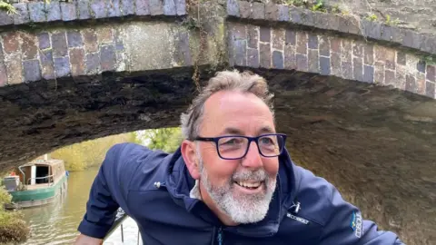 Rob Perryman Rob Perryman ducking under a low bridge on the Oxford Canal