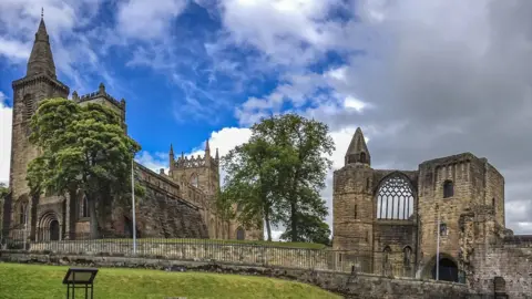 Orietta Gaspari Dunfermline Abbey