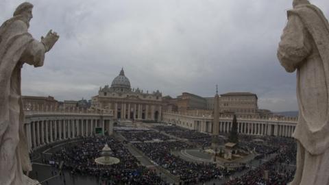 Pope Francis Opens St Peter's Holy Door To Launch Jubilee - BBC News