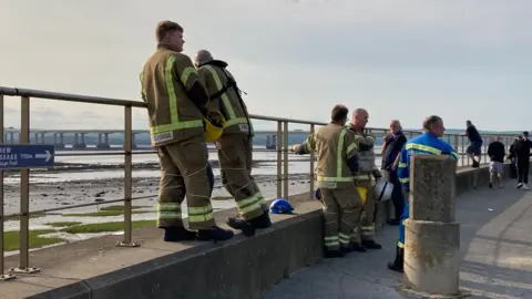 Rescue crews by the beach