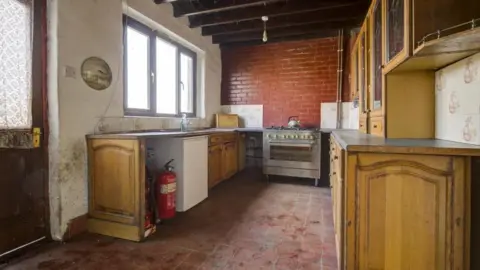 Fisher Hopper Estate Agents The kitchen in the house