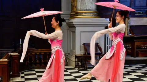 BBC Dans Dance Company perfomers