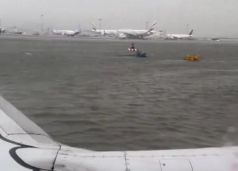 Reuters/Zaheer Kunnath Flooded apron at Dubai International Airport (16 April 2024)
