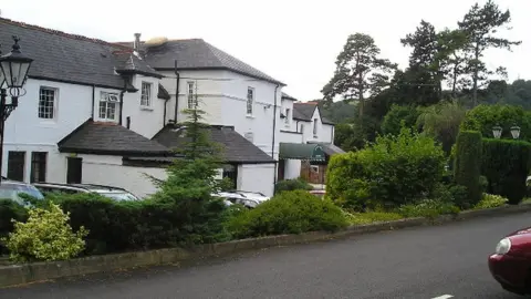 Gale Jolly/Geograph Manor Parc Hotel