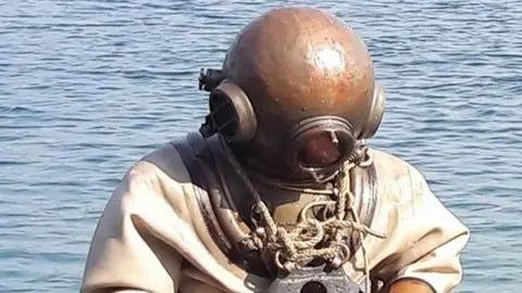 Diving suit