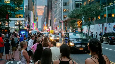 Manhattanhenge: New Yorkers disappointed by cloudy sunset