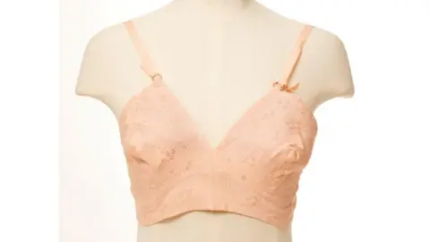 M&S LIVE: YOUR BRA FIT MASTERCLASS - Marks and Spencer
