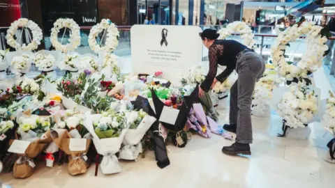 Getty Images Members of the public pay their respects at the Westfield Bondi Junction shopping centre during a day of reflection