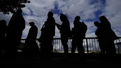 PA Media Lying in state queue