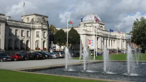 M J Richardson/Geograph City Hall in Cardiff