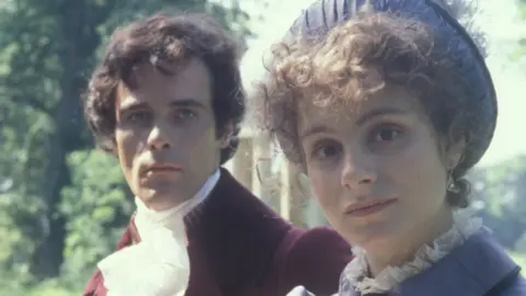 David Rintoul as Fitzwilliam Darcy and Elizabeth Garvie as Elizabeth Bennet