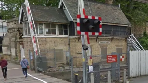 Google Level crossing Lincoln High Street