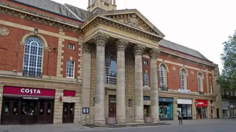 Geograph/Dylan Moore Peterborough Town Hall