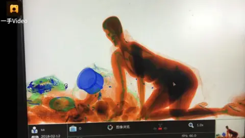 Pear Video X-ray image of woman with her handbag