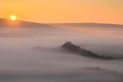 Wesley Kristopher Cloud inversion above Castleton