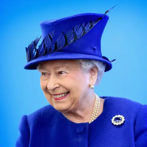 PA Media Queen Elizabeth II during a visit to the Prince's Trust Centre in Kennington, London