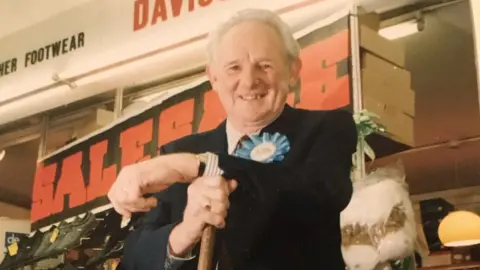 Family handout Dennis Davison