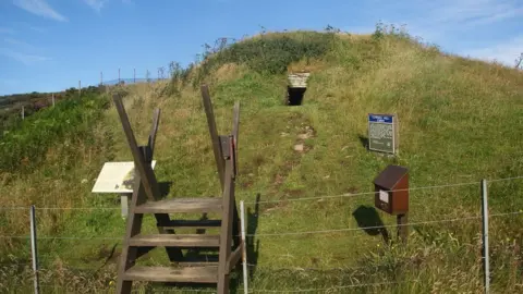 Bill Boaden/Geograph Cuween Hill