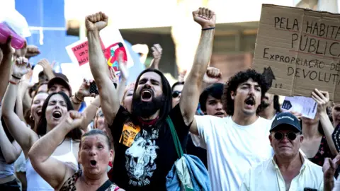 Getty Images People demonstrating for the right to fair and affordable housing in Porto, Portugal, on September 30, 2023.