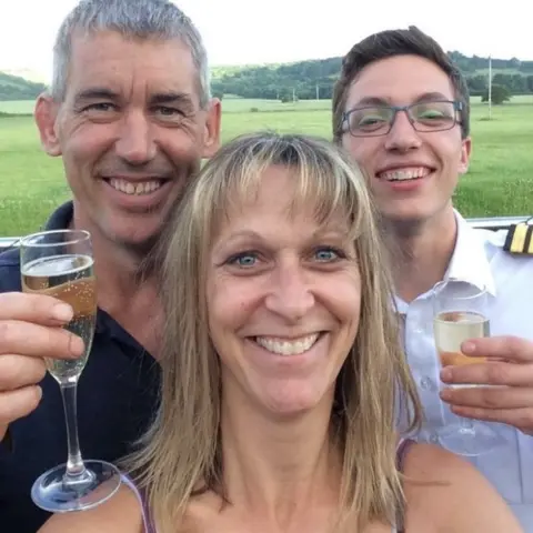 Family photo Sue and family