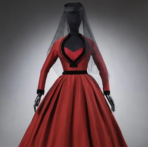 V&A Red dress worn by Viven Leigh