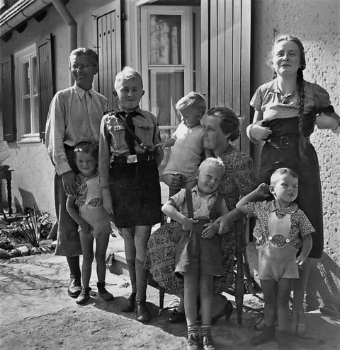 Derek Nieman Niemann family picture 1940