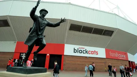 PA Bob Stokoe statue