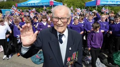 Raoul Dixon / NNP Len Gibson