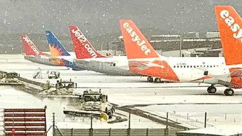 @BorderPolicingScot Snow at Edinburgh airport