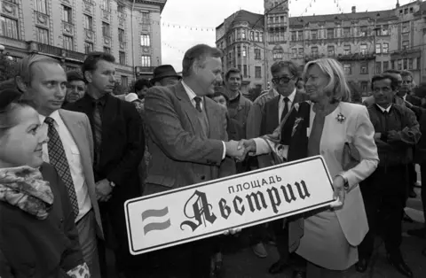 Alamy Mayor Anatoly Sobchak opens Austria Square in St Petersburg in September 1992, with Vladimir Putin (left) in attendance